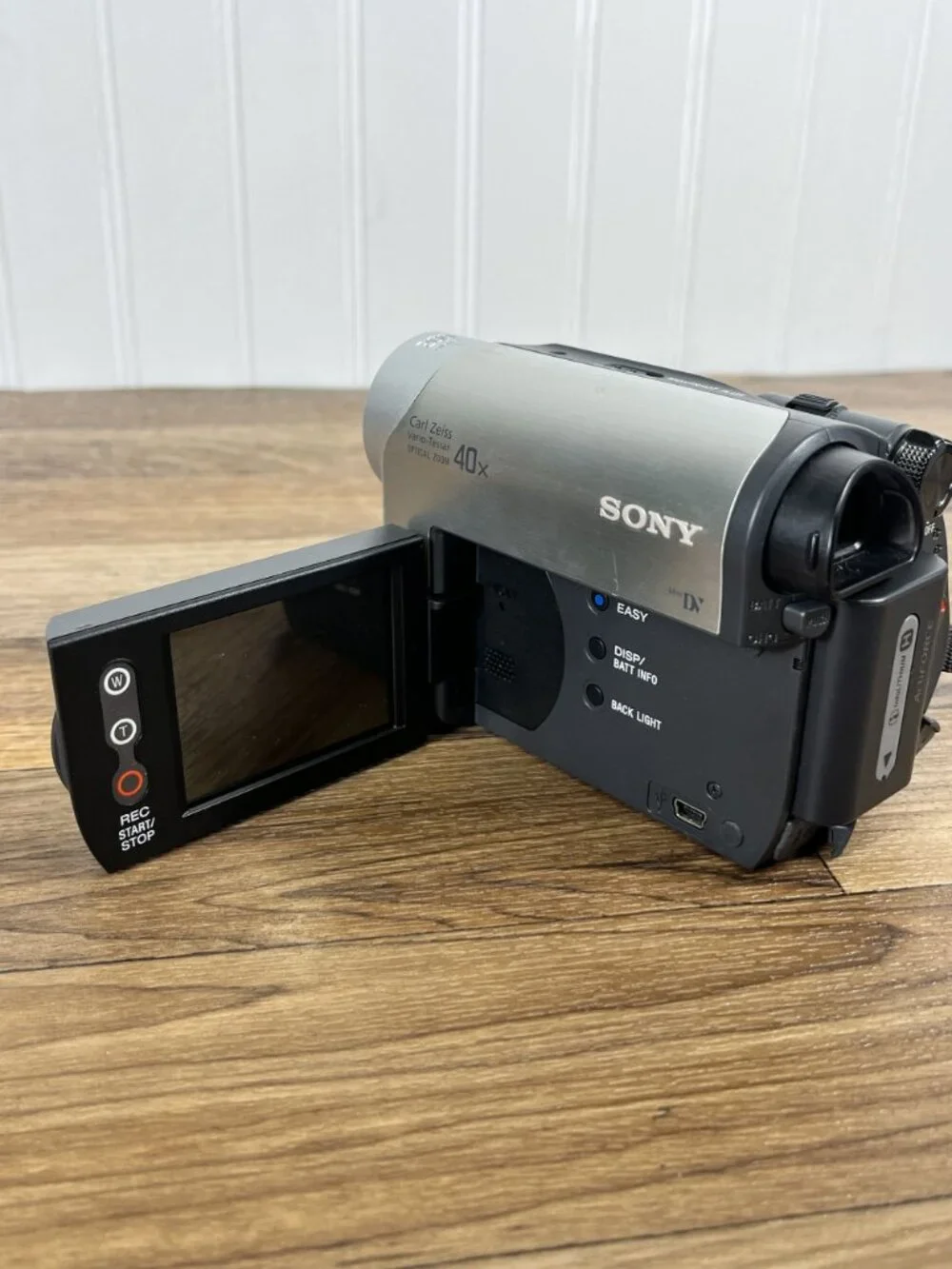 Sony Handycam DCR-HC38 Digital Video Camera MiniDv FOR PARTS READ